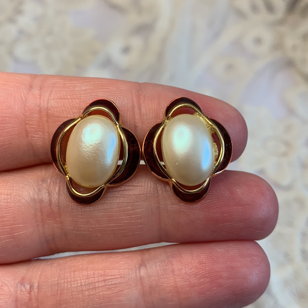 Authentic Vintage Givenchy Faux Pearl Stud Earrings - Picture 10 of 14